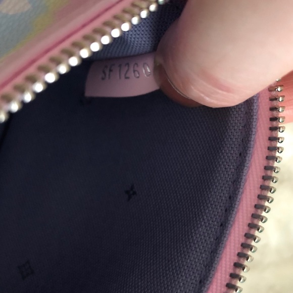 ❌SOLD❌ Louis Vuitton ESCALE MINI POCHETTE - Picture 8 of 8